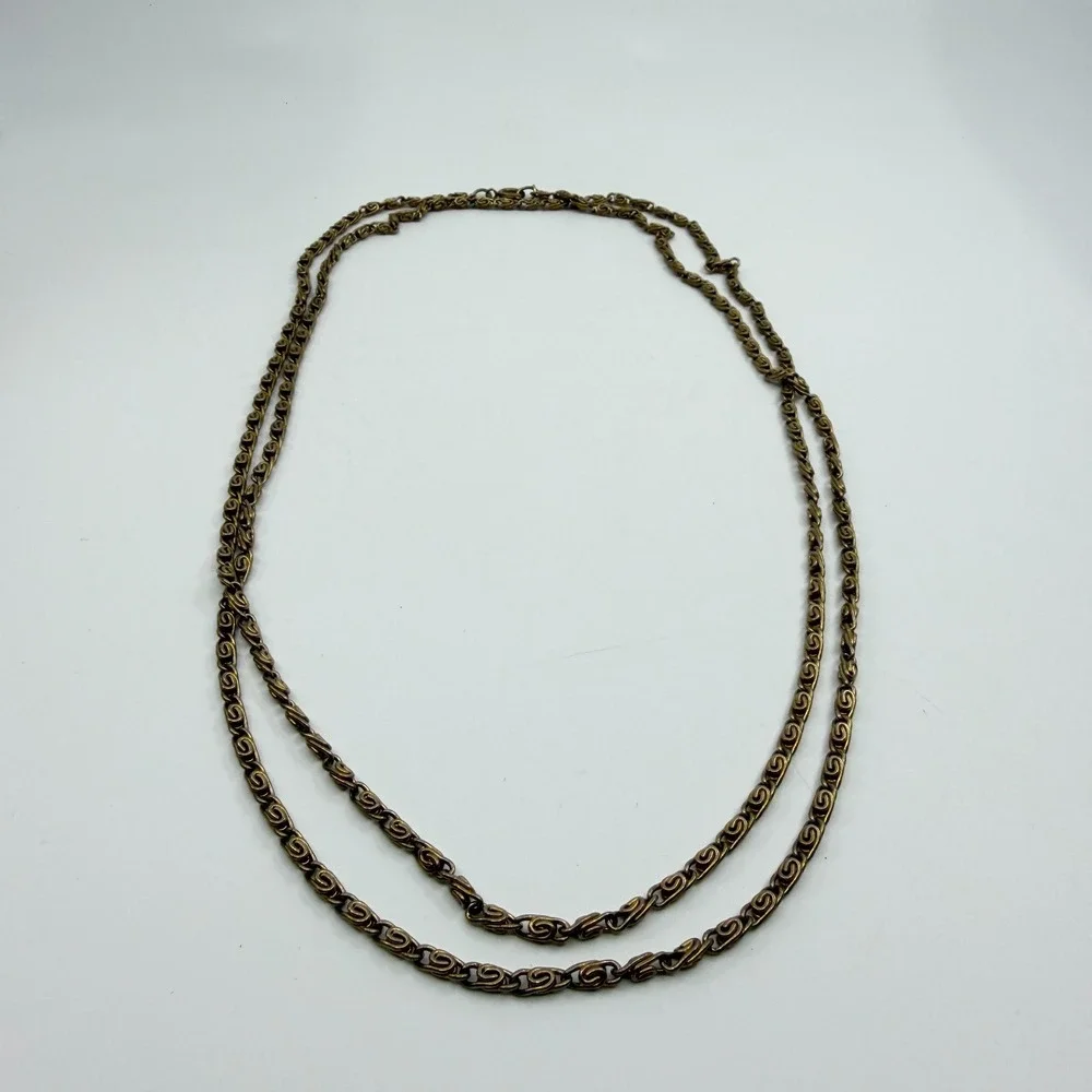 Y2K Gold Tone Spiral Link Chain Necklace Boho Layering Statement Piece Classic